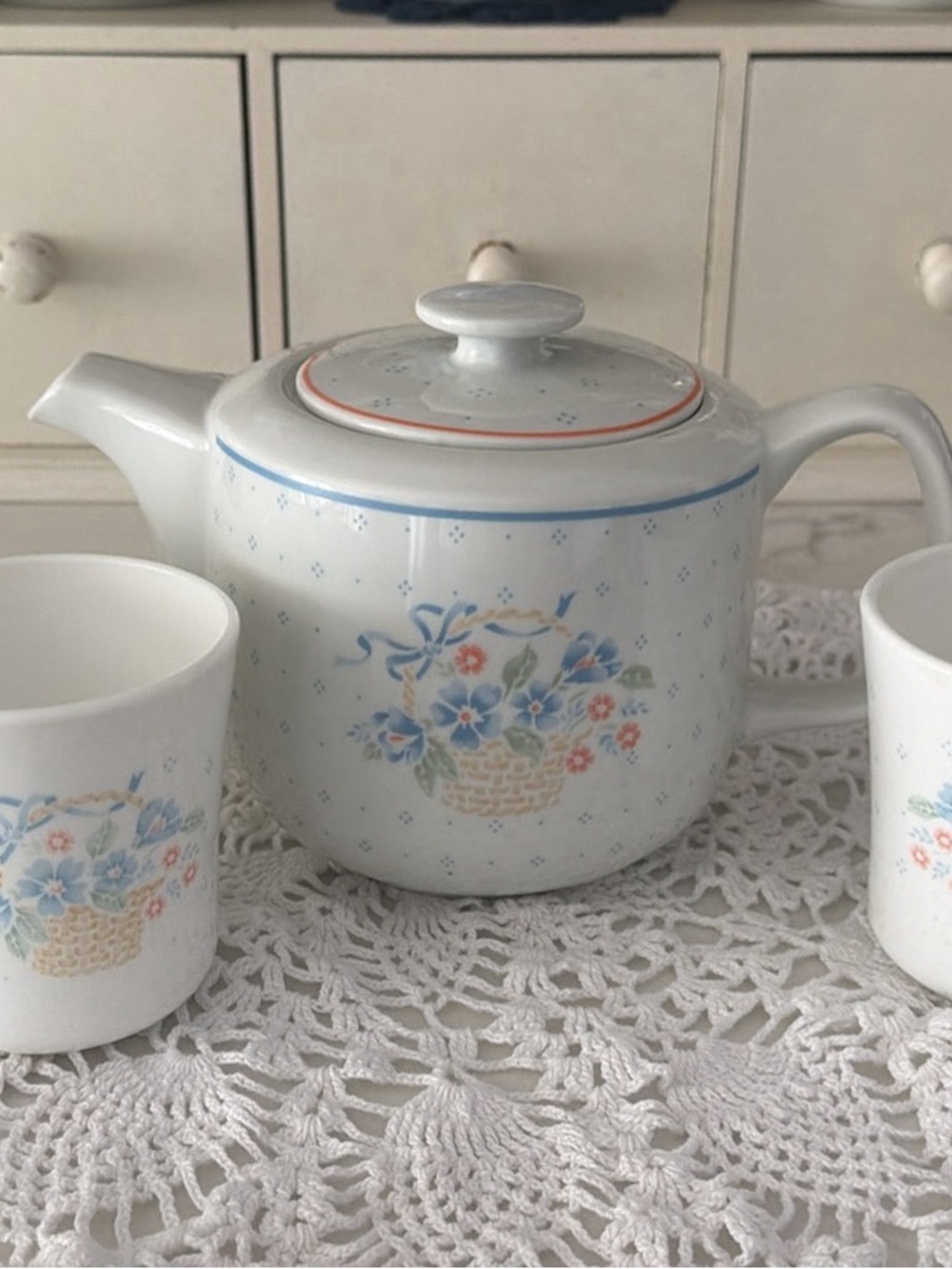 Corelle Country Cornflower Floral Teapot and 3 Matching Cups